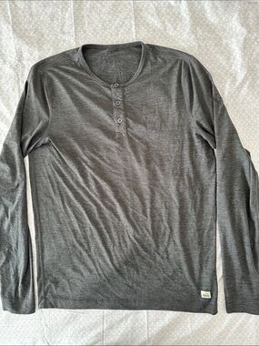 Men's Vuori Strato tech longsleeve henley tshirt - M
